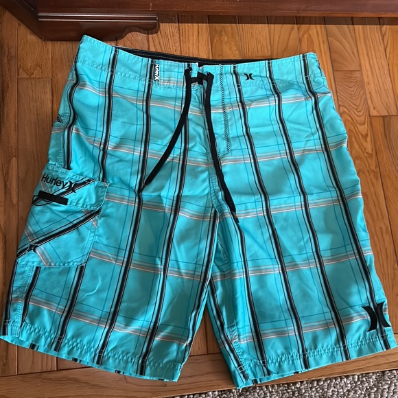 Men’s Hurley board shorts - Picture 3 of 5